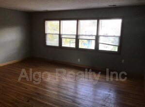 2419 Plymouth Ave N in Minneapolis, MN - Foto de edificio - Building Photo