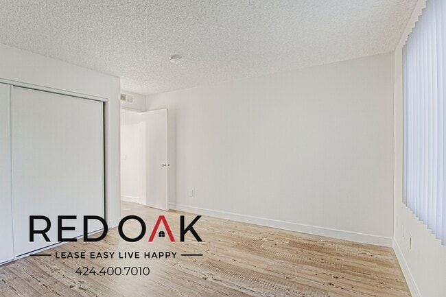11817 Victory Blvd in Los Angeles, CA - Building Photo - Building Photo