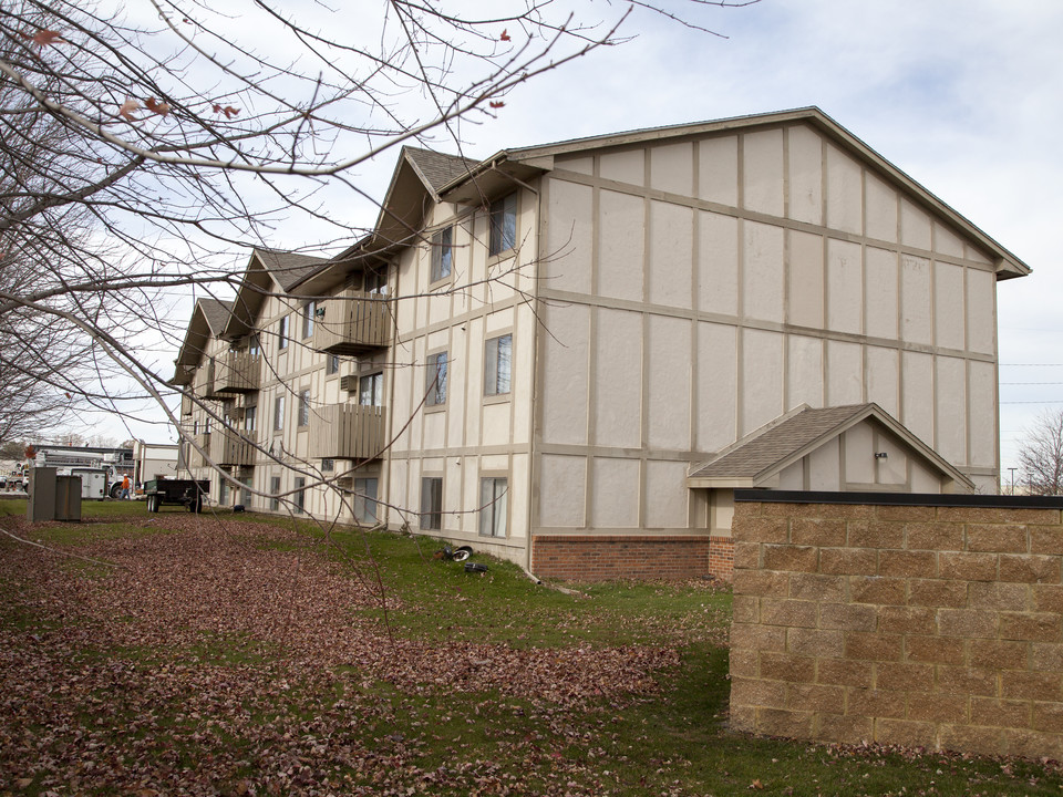 Oralabor Point Apartments in Ankeny, IA - Building Photo