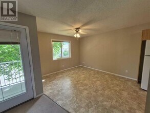 23-23 Highlands Pl W in Lethbridge, AB - Building Photo - Building Photo