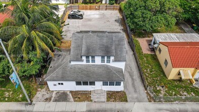 220 SW 16th St in Dania Beach, FL - Building Photo - Building Photo