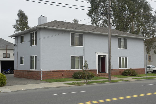 1735 Lincoln Ave in Alameda, CA - Foto de edificio - Building Photo