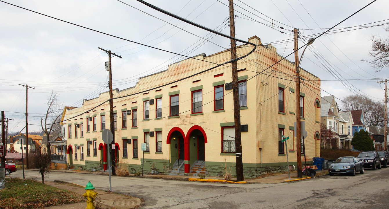 201 Center Ave in Pittsburgh, PA - Building Photo