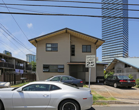 1741 Fern St in Honolulu, HI - Building Photo - Building Photo