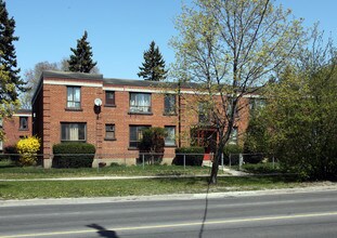 572-594 Trethewey Dr in Toronto, ON - Building Photo - Building Photo