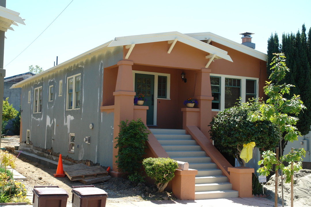 4922 Desmond St in Oakland, CA - Building Photo