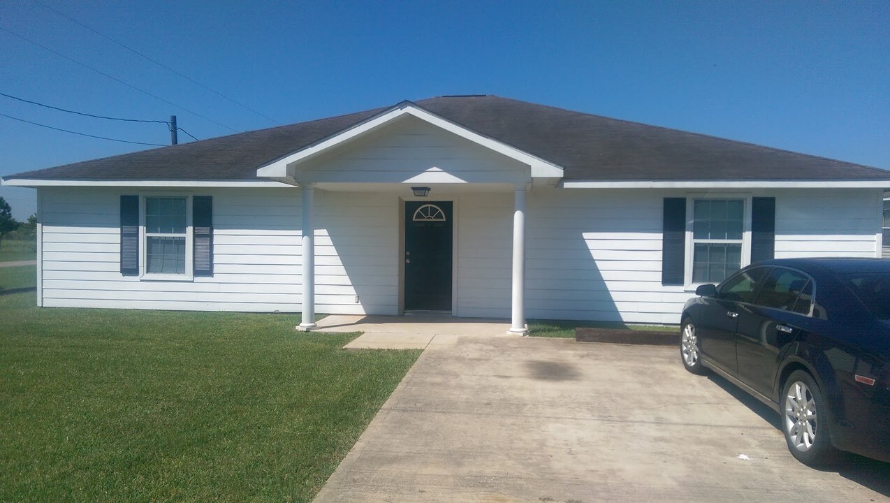 20891 Pine Island Rd in Prairie View, TX - Building Photo