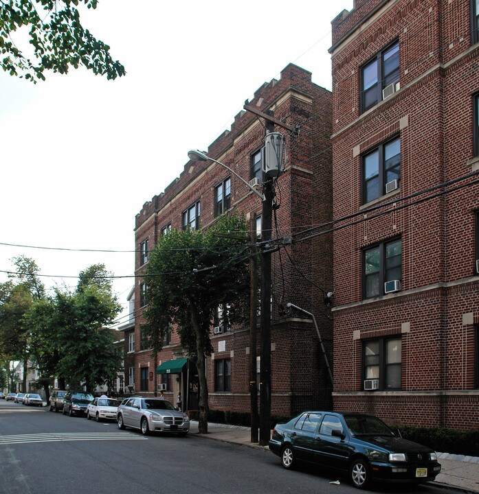 212 Highland Ave in Newark, NJ - Building Photo