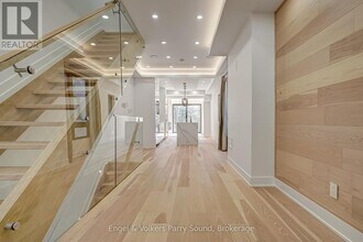 230 Willow Ave in Toronto, ON - Building Photo - Building Photo