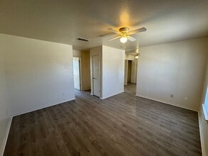 1709 Cedarhill Dr, Unit Unit D in Killeen, TX - Foto de edificio - Building Photo