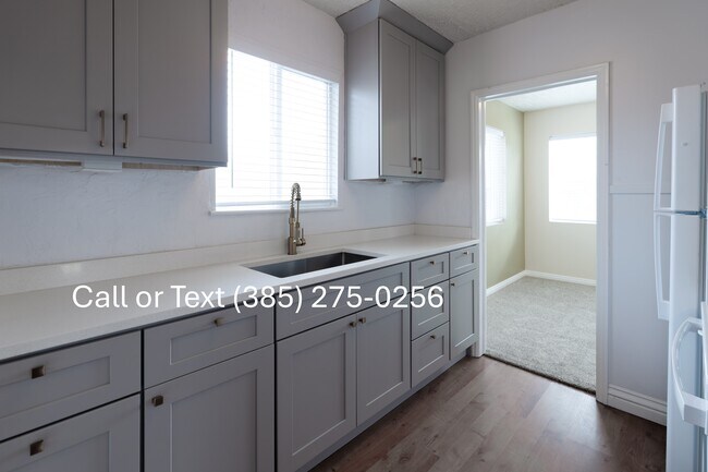 449 E 3400 S, Unit Top Floor in South Salt Lake, UT - Foto de edificio - Building Photo
