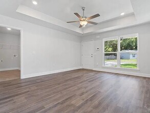 8418 Cherry Ave in Pensacola, FL - Foto de edificio - Building Photo