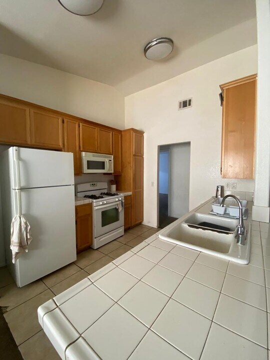268 E 7th St in Perris, CA - Building Photo