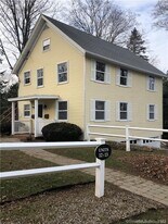 38 N Main St in Essex, CT - Building Photo