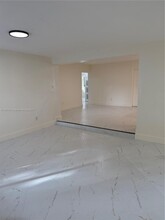 11601 NW 58th Pl in Hialeah, FL - Building Photo - Building Photo