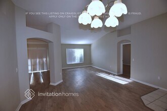 3702 Treeline Dr in Valrico, FL - Foto de edificio - Building Photo