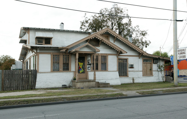 1303 S Roosevelt Ave in San Antonio, TX - Building Photo - Building Photo