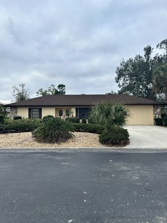 1817 Raintree Ln in Venice, FL - Building Photo