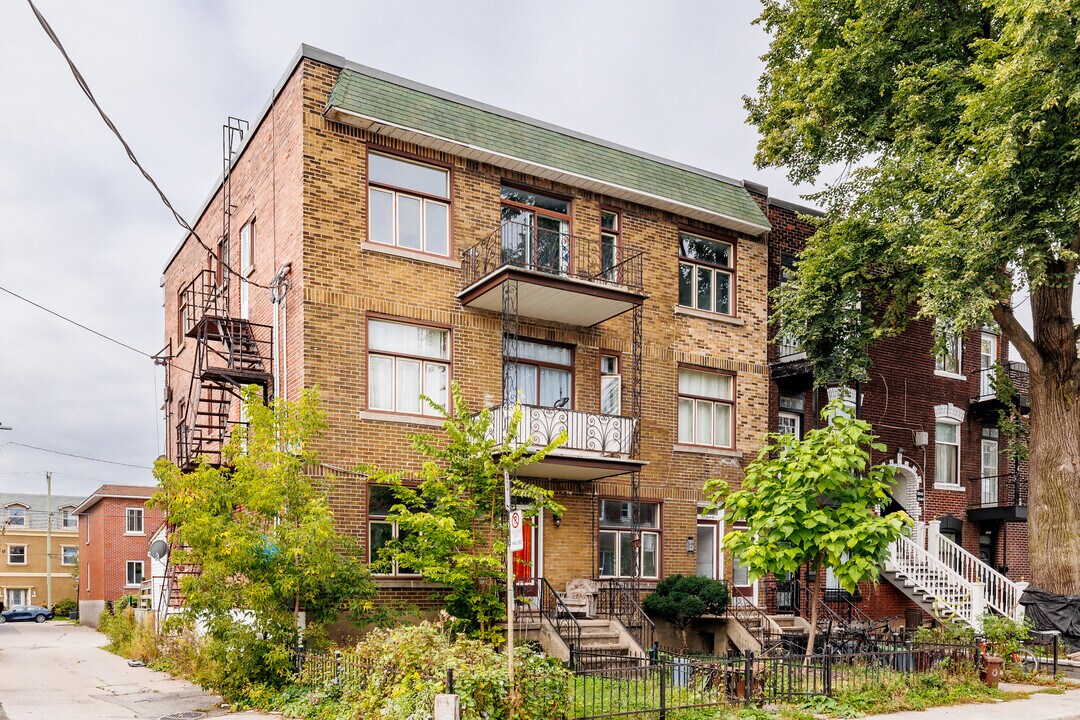 2034B Belgrave Av in Montréal, QC - Building Photo