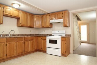 1 Lee Rd in Lisbon, CT - Building Photo - Building Photo