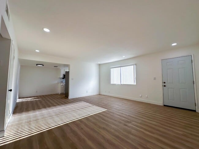 606 E Santa Anita Ave in Burbank, CA - Building Photo - Building Photo