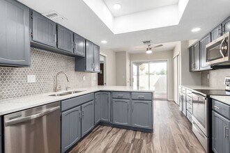 230 E Paseo De Golf in Green Valley, AZ - Building Photo - Building Photo
