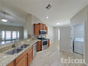 12522 Cricklewood Dr in Spring Hill, FL - Foto de edificio - Building Photo