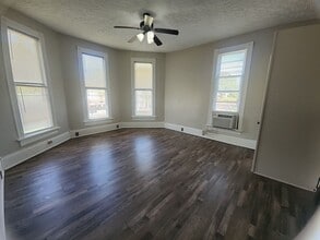 402 N Highland Ave, Unit B in Jackson, TN - Building Photo - Building Photo