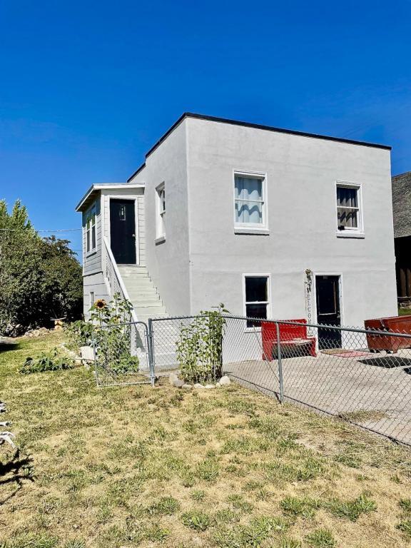 property at 138 Miller St