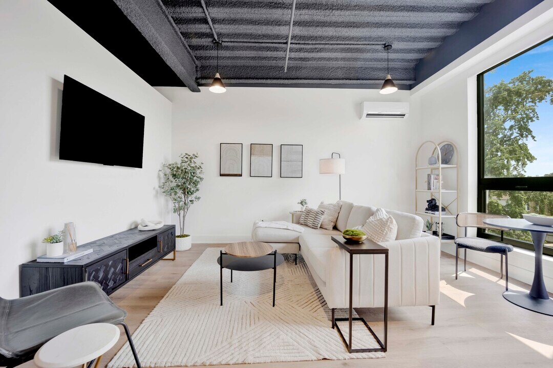 1802 W Berenice Ave in Chicago, IL - Building Photo