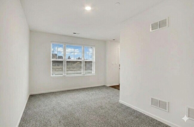 324 Basin Ct in St. Charles, IL - Building Photo - Building Photo