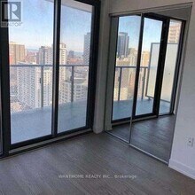 11 Wellesley St W in Toronto, ON - Building Photo - Building Photo