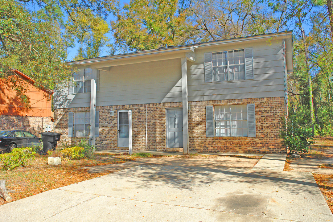 1496 John Carroll Dr in Pensacola, FL - Building Photo