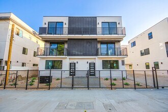 11730 Gilmore St-Unit -11730 in Los Angeles, CA - Building Photo - Building Photo