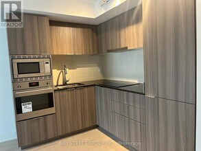 955 Bay St. in Toronto, ON - Building Photo - Building Photo