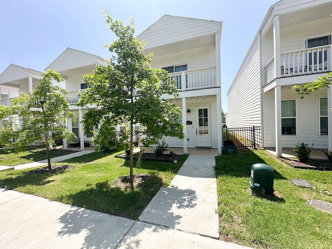 1047 S Hollywood Ave in Fayetteville, AR - Building Photo - Building Photo