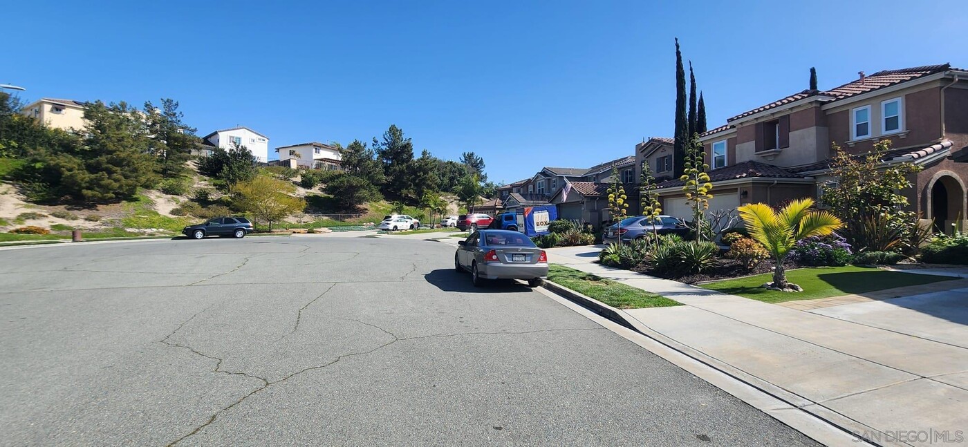 1440 Long View Dr in Chula Vista, CA - Building Photo