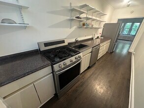 1214 W Jarvis Ave in Chicago, IL - Building Photo - Building Photo