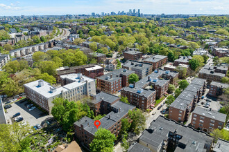 97 Strathmore Rd, Unit 2 in Boston, MA - Foto de edificio - Building Photo