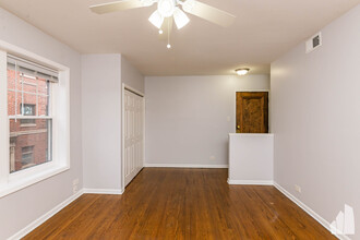 3708 N Sheffield Ave in Chicago, IL - Building Photo - Building Photo