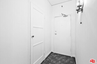 634 S Gramercy Pl-Unit -304 in Los Angeles, CA - Foto de edificio - Building Photo