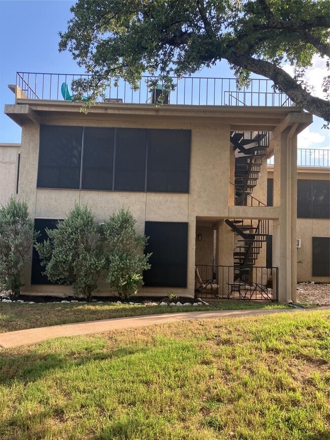 5916 Lago Vista Way in Lago Vista, TX - Building Photo - Building Photo