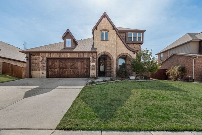 property at 906 Oak St