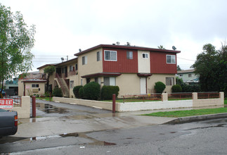 5914-5920 Willowcrest Ave in North Hollywood, CA - Building Photo - Building Photo