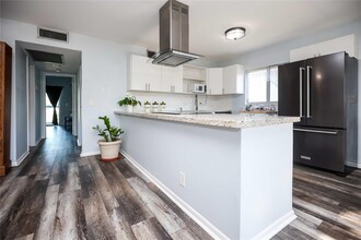 850 SW 133rd Ter, Unit 318 in Pembroke Pines, FL - Building Photo - Building Photo