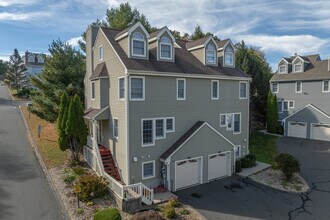 Victoria Court in Waterbury, CT - Building Photo - Building Photo