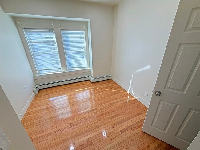 130 W 8th St in Boston, MA - Building Photo - Building Photo