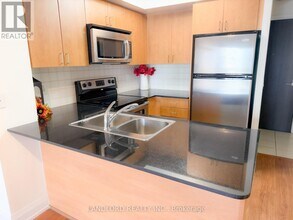 1070 Sheppard Ave W in Toronto, ON - Building Photo - Building Photo