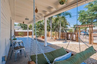 1610 56th St S in Gulfport, FL - Foto de edificio - Building Photo