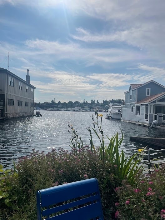 property at 2950 Fairview Ave E